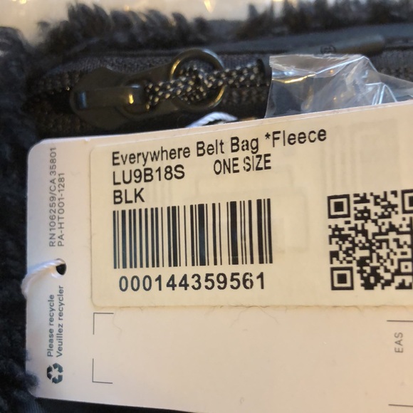 Lululemon Everywhere blk Fleece BeltBag Gold tone hardware - Picture 7 of 13